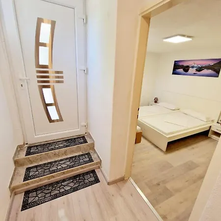 Split Apartment