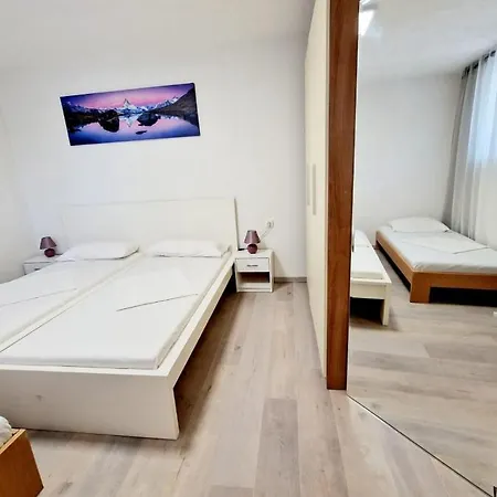 Split Apartment Lejlighed